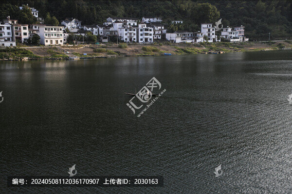 水邊的村落