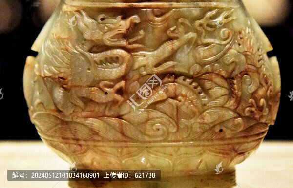 元代青玉翼龍紋雙耳壺