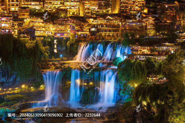 湖南湘西芙蓉鎮(zhèn)瀑布夜景