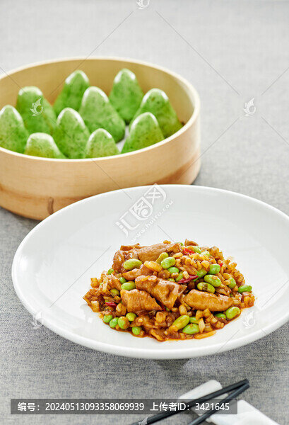 腌菜炒肥腸配窩窩頭