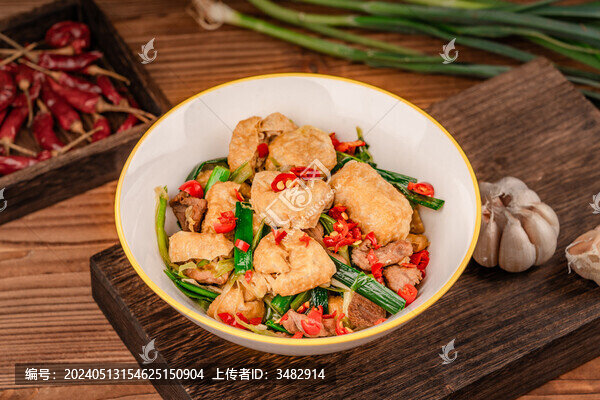 油豆腐炒肉