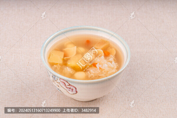 銀耳蘋(píng)果百合蓮子湯