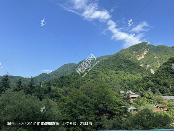 深山里的古寺廟