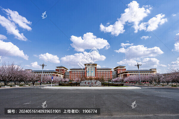 吉林大學(xué)前衛(wèi)校區(qū)校門(mén)正面圖