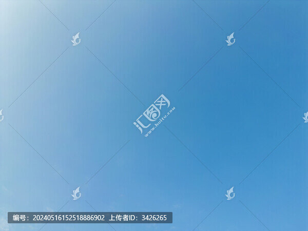 無(wú)人機(jī)高空航拍的藍(lán)色天空