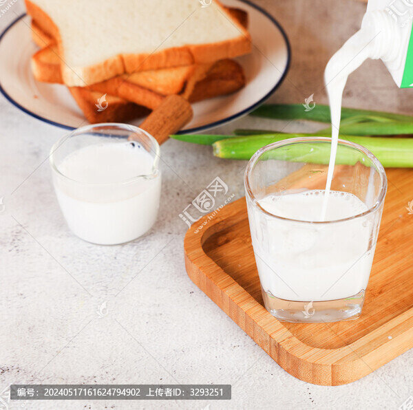 淺色背景下的椰乳