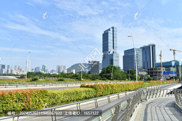 深圳藍(lán)天白云和高樓大廈