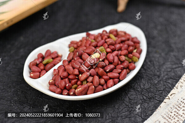 手抓花生