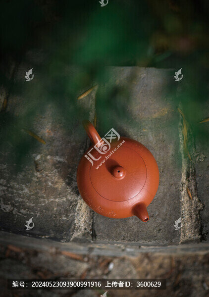 臺(tái)階上的茶壺