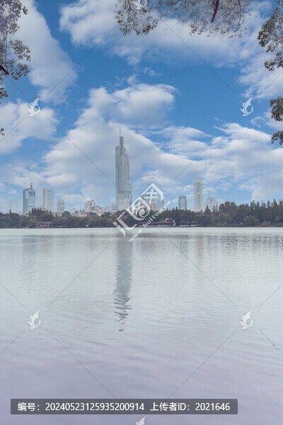 南京藍天白云玄武湖公園
