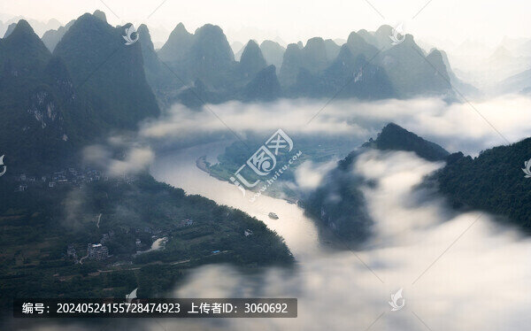 輕舟已過萬重山桂林山水漓江船只