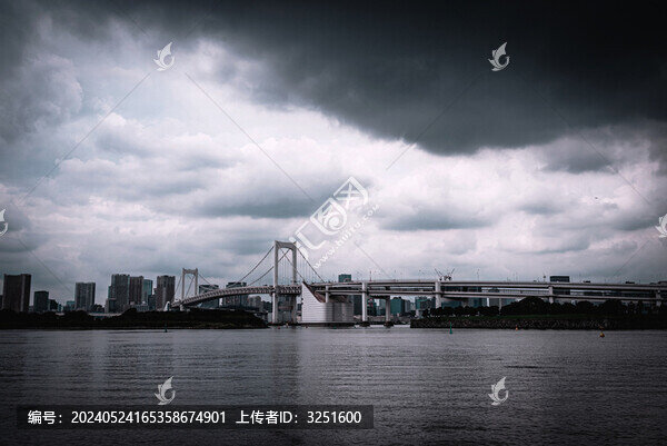 暴雨前的東京臺(tái)場(chǎng)