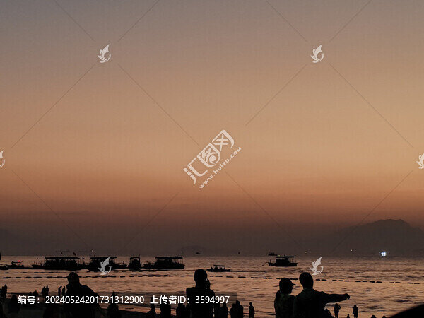 日暮下的海與天
