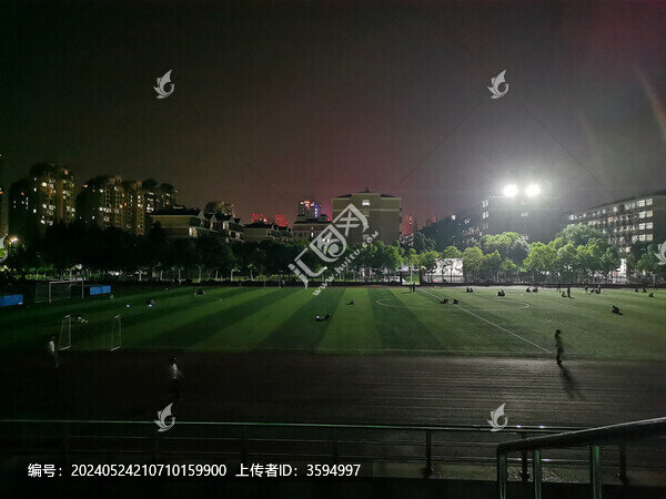 夜晚的操場