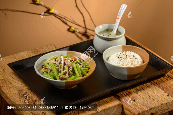 芹菜香干炒肉絲