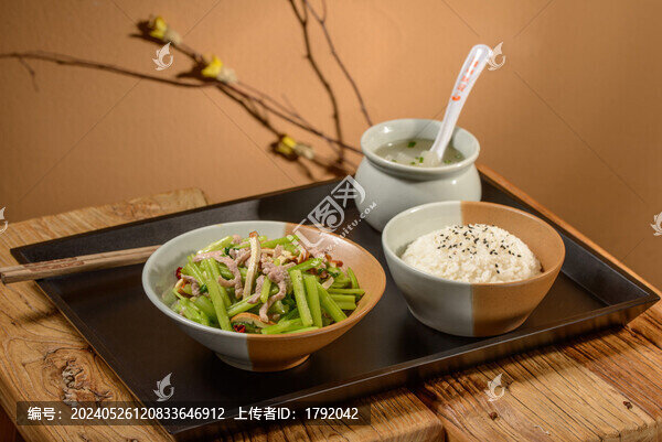 芹菜香干炒肉絲