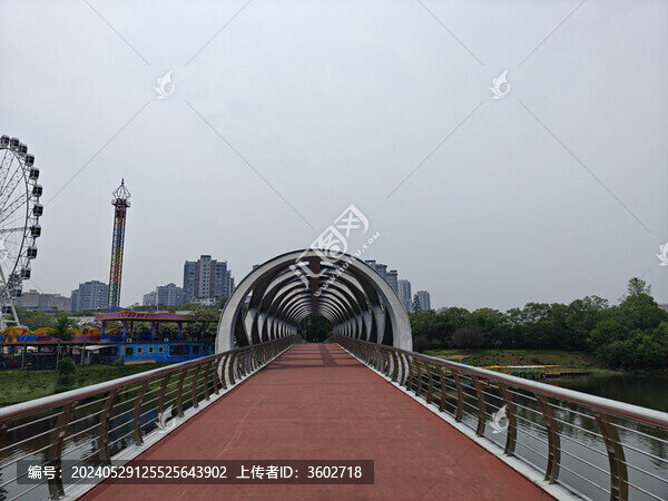 觀光橋時(shí)光隧道