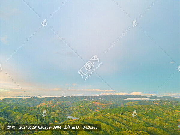 高山草甸山脈戶外風(fēng)光航拍視角