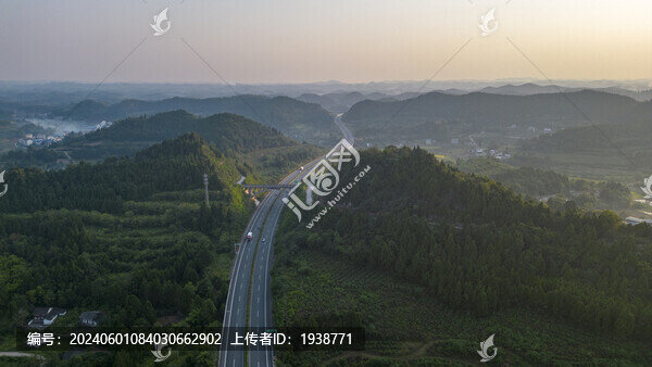 航拍四川南充遂西高速