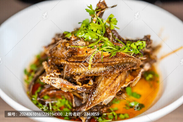 一盤(pán)干炸小黃魚(yú)