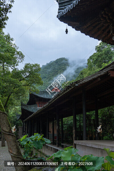 雨中的天臺(tái)山國(guó)清寺