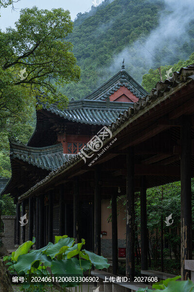 雨中的天臺山國清寺
