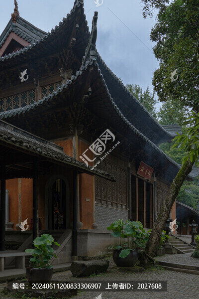 雨中的天臺(tái)山國(guó)清寺