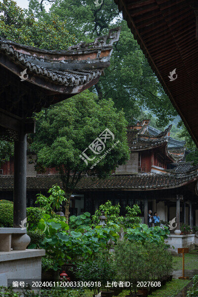 雨中的天臺山國清寺