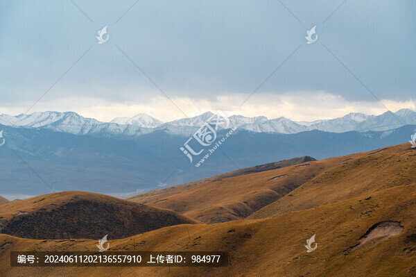 青海海北祁連山草原雪山自然風光