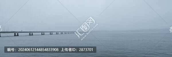 英國(guó)鄧迪霧天入海口