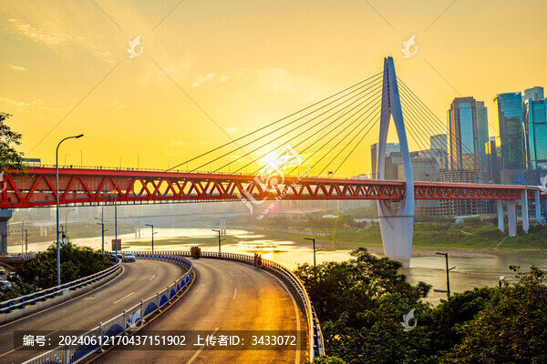 重慶千廝門大橋的夕陽