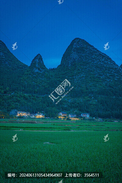 傍晚的興義萬峰林