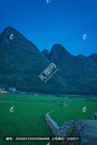 傍晚的興義萬(wàn)峰林