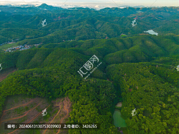 航拍西雙版納山脈自然風(fēng)光