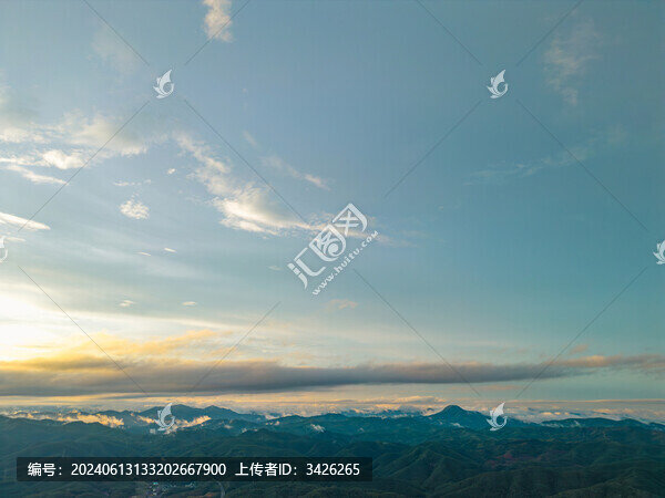 航拍日落時的夕陽天空景色