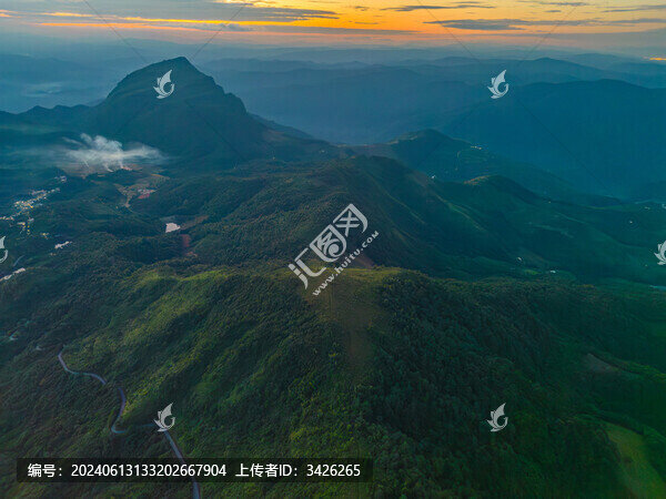 航拍日落時(shí)的夕陽(yáng)天空景色