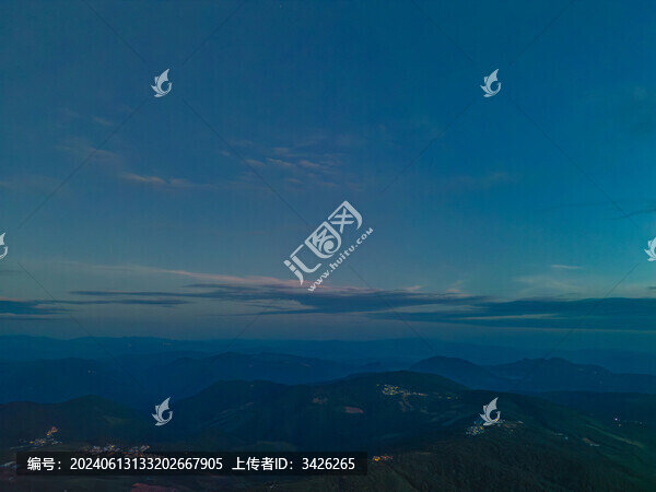 航拍日落時的夕陽天空景色