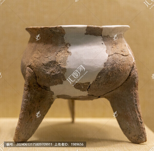 崧澤文化陶鼎