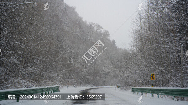 公路道路雪景