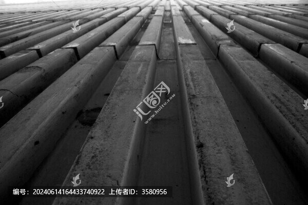 仰拍建筑外墻
