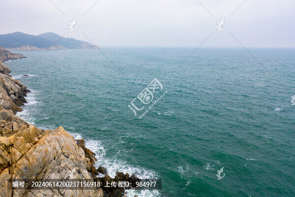 山東威海海邊懸崖海浪風(fēng)光