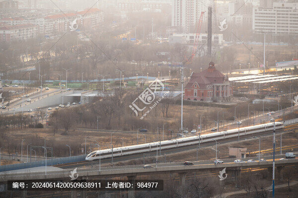 列車駛進(jìn)天津西站風(fēng)光