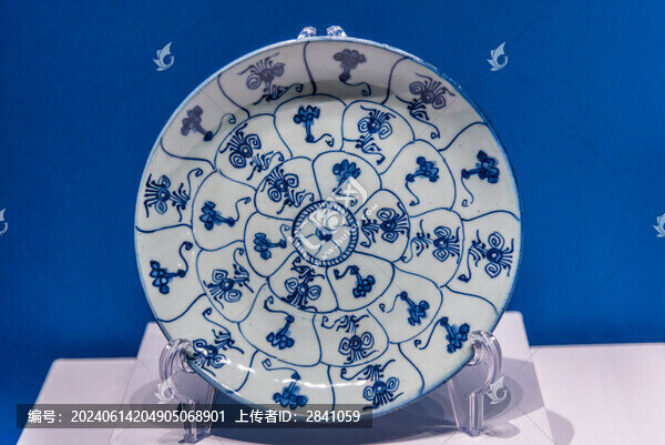 清雍正青花靈芝紋盤