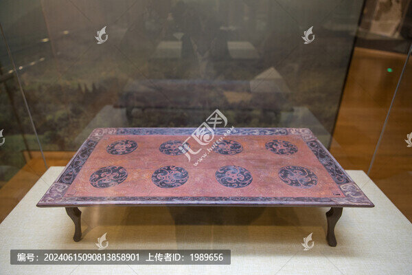 戰(zhàn)國(guó)黑地朱彩漆木案