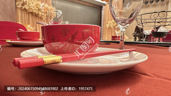 紅餐具
