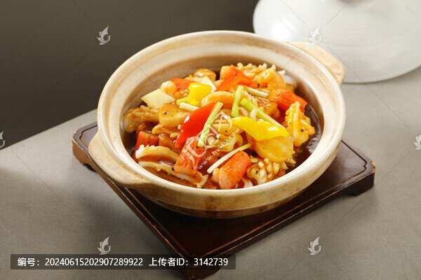 魷魚豆腐煲