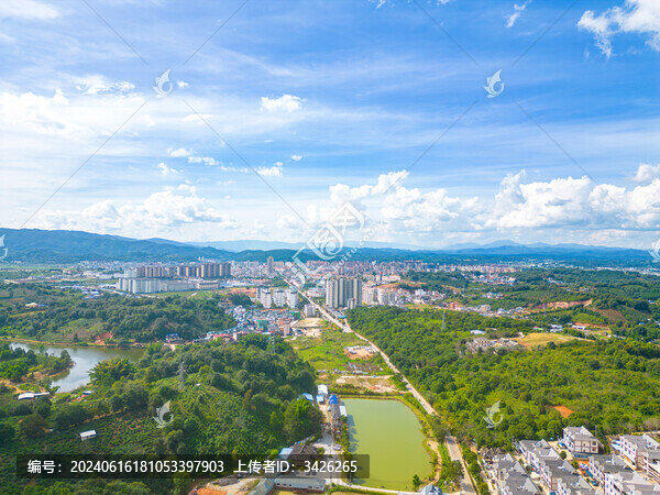 航拍西雙版納勐海鎮(zhèn)城市風(fēng)光