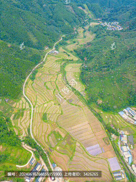 航拍鄉(xiāng)村農(nóng)田田園風(fēng)光