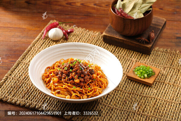 肉醬拌面
