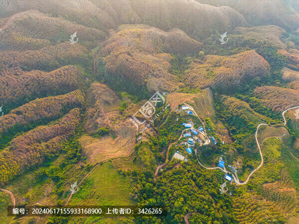 航拍山脈田園村寨農(nóng)田自然風(fēng)光